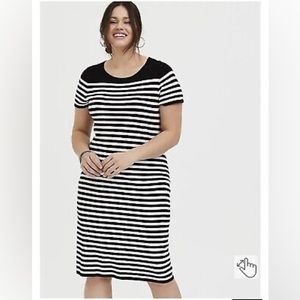 Torrid Size 1 Black & White Short Sleeve Stripe Sweater Knit Dress 1X
